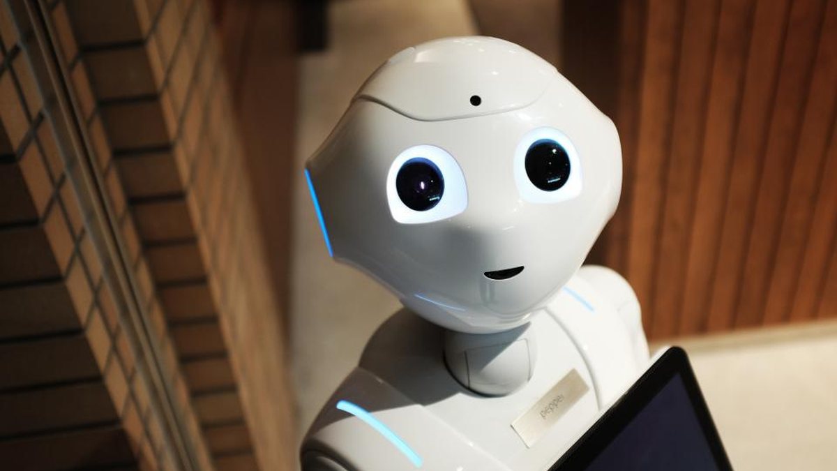 Robot humanoïde d'assistance avec un écran intégré
